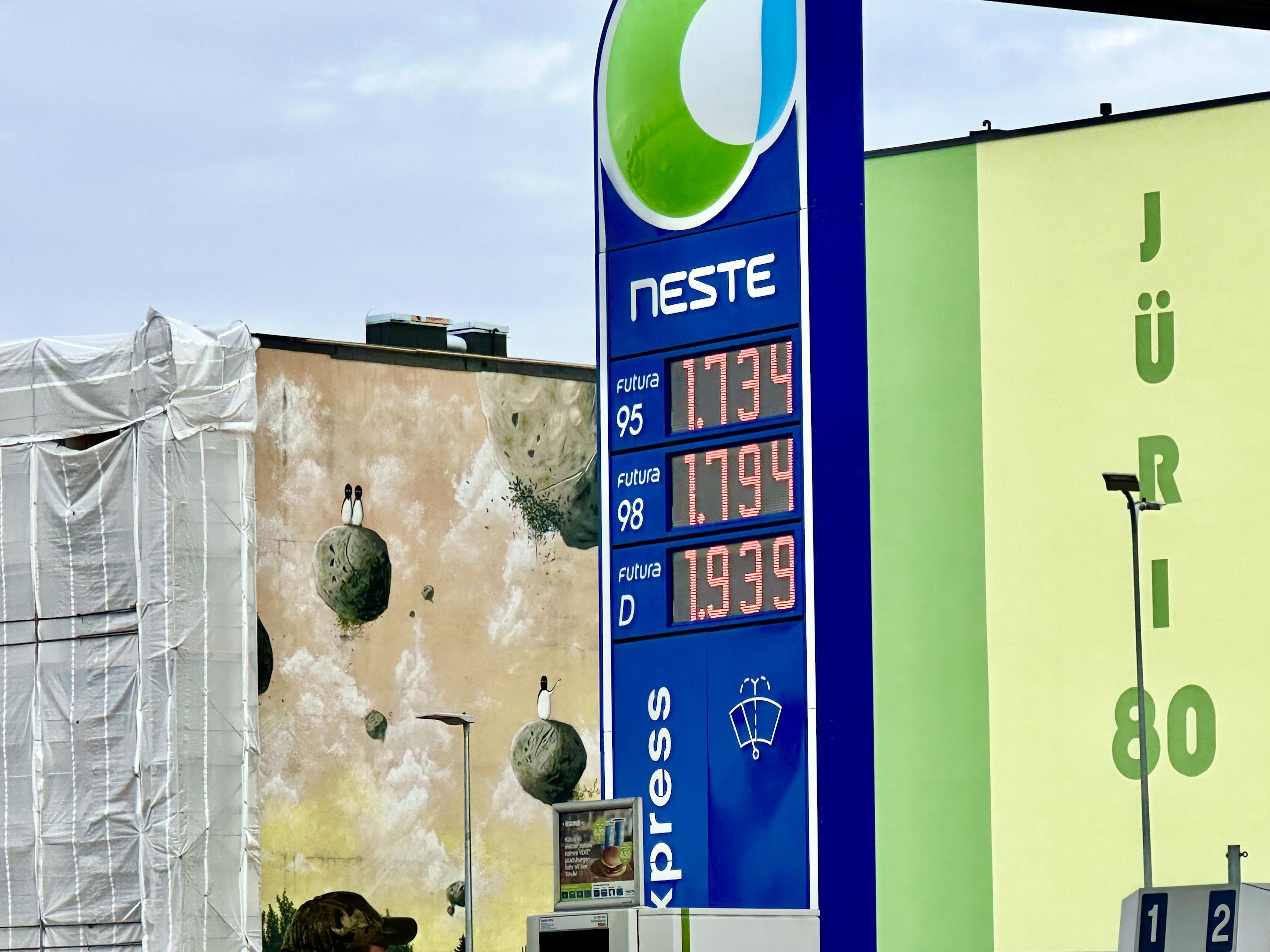 Eile hommikupoolikul vaatasid vastu sellised liitrihinnad. FOTO: Kalev Annom